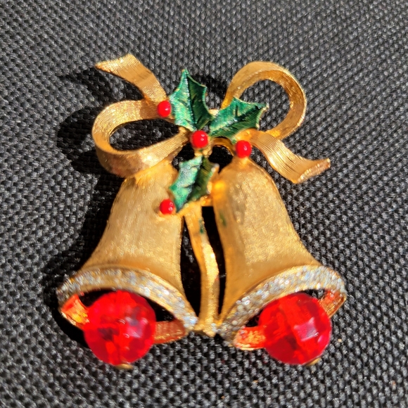 Vintage Holiday Bell Brooch ~ Christmas ~ 1960s or so ~Pretty - Picture 3 of 12